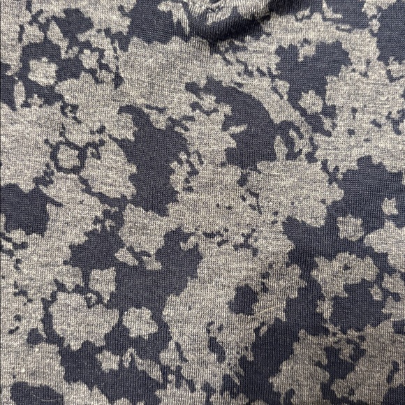 Tek Gear Athleisure Essential Gear Gray/Navy Geometric Short Sleeve Top SZ L - Picture 6 of 6